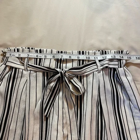 Love Striped Black & White Paper Bag Shorts w/Pockets & Tie-Waist, Size Medium - Picture 6 of 12